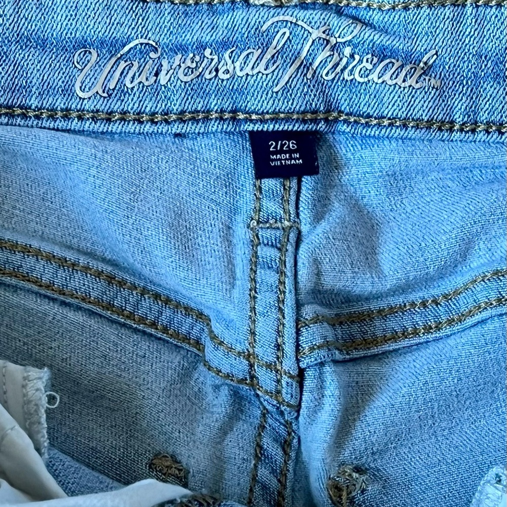 Universal Thread Relaxed Jeans - Picture 2 of 4